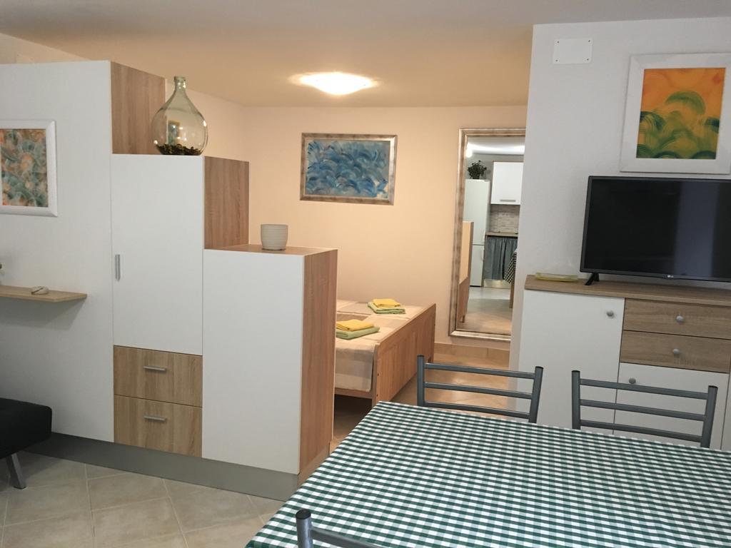 Apartment Filipas Cres Luaran gambar