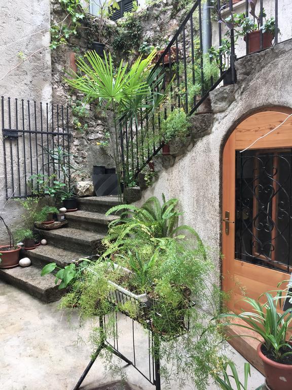 Apartment Filipas Cres Luaran gambar